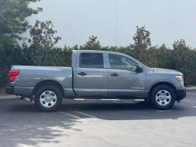 2017 NISSAN TITAN CREW CAB PICKUP V8, 5.6 LITER S PICKUP 4D 5 1/2 FT