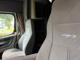 2015 FREIGHTLINER CASCADIA - - CA125SLP SLEEPER