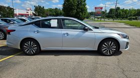 2024 Nissan Altima - Image 4