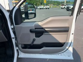 2019 FORD F250 SUPER DUTY CREW CAB 8FT KNAPHEIDE SERVICE BED TRUCK SERVICE/UTILITY TRUCKS V8, FLEX FUEL, 6.2 LITER XL PICKUP 4D 8 FT - Eddies Auto Sales