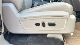 2016 Lincoln Navigator - Image 25