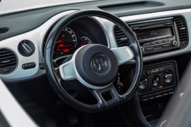 2012 Volkswagen Beetle - Image 17