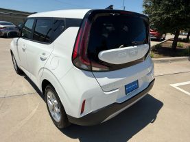 2024 KIA SOUL WAGON 4-CYL, 2.0 LITER LX WAGON 4D
