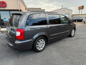 2016 CHRYSLER TOWN & COUNTRY VAN GRAY AUTOMATIC - Budget Used Car Sales