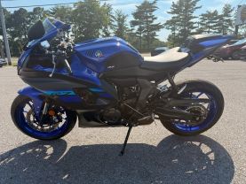 2024 YAMAHA YZF-R7 SPORTBIKES - -