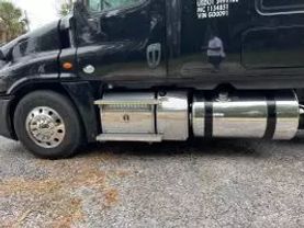2015 FREIGHTLINER CASCADIA - - CA125SLP SLEEPER