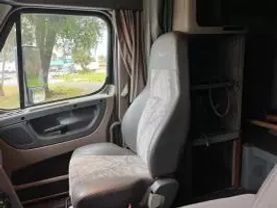 2015 FREIGHTLINER CASCADIA - - CA125SLP SLEEPER