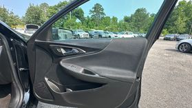 2018 Chevrolet Malibu - Image 12