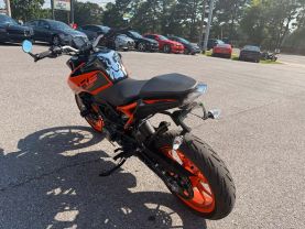 2023 KTM 200 DUKE SPORTBIKES - -