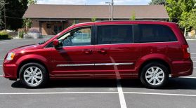 2015 CHRYSLER TOWN & COUNTRY VAN DEEP CHERRY RED CRYSTAL PEARLCOAT AUTOMATIC - Capital City Auto