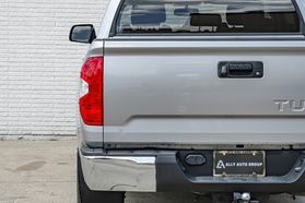 2016 TOYOTA TUNDRA CREWMAX PICKUP V8, FLEX FUEL, 5.7 LITER SR5 PICKUP 4D 5 1/2 FT