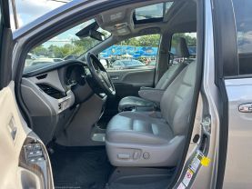 Used 2018 TOYOTA SIENNA VAN V6, 3.5 LITER XLE MINIVAN 4D - LA Auto Star located in Virginia Beach, VA