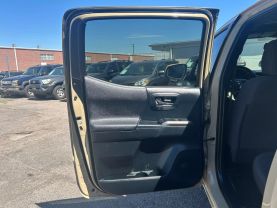 2017 TOYOTA TACOMA DOUBLE CAB PICKUP V6, 3.5 LITER TRD OFF-ROAD PICKUP 4D 6 FT