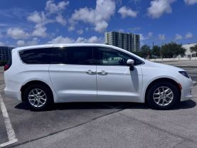 2023 CHRYSLER VOYAGER