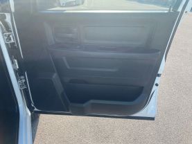 2014 RAM 3500 CREW CAB 9FT KNAPHEIDE KUV SERVICE BED TRUCK WITH 1600LB LIFTGATE SERVICE/UTILITY TRUCKS V8, HEMI, 6.4 LITER TRADESMAN 4D - Eddies Auto Sales