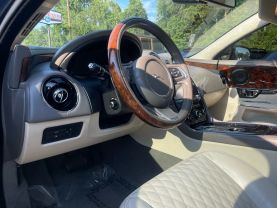2016 Jaguar Xj - Image 7
