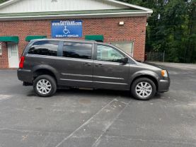 2016 CHRYSLER TOWN & COUNTRY VAN V6, 3.6 LITER TOURING MINIVAN 4D
