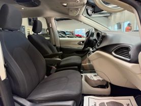 2023 CHRYSLER VOYAGER