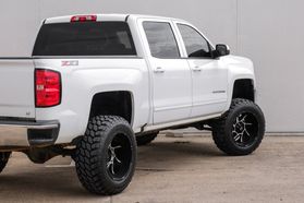 2018 Chevrolet Silverado 1500 Crew Cab - Image 12