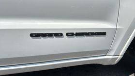 2017 Jeep Grand Cherokee - Image 58