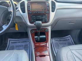 2006 Toyota Highlander Hybrid Sport Utility 4d - Image 11