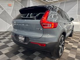 2021 VOLVO XC40