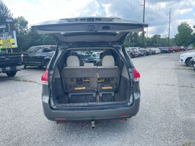 2011 TOYOTA SIENNA