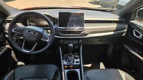 2025 Jeep Compass - Image 11