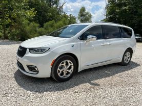 2021 CHRYSLER PACIFICA HYBRID VAN V6, HYBRID, 3.6 LITER LIMITED VAN 4D at T&T Repairables - used car dealership in Spencer, Indiana.