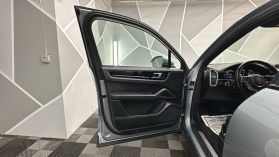 2020 PORSCHE CAYENNE
