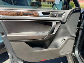 2013 VOLKSWAGEN TOUAREG SUV V6, TURBO DIESEL, 3.0 LITER TDI EXECUTIVE SPORT UTILITY 4D