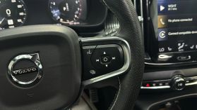 2021 VOLVO XC40