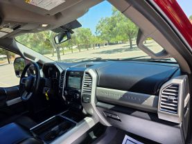 2017 FORD F250 SUPER DUTY CREW CAB PICKUP V8, TURBO DIESEL, 6.7L LARIAT PICKUP 4D 6 3/4 FT