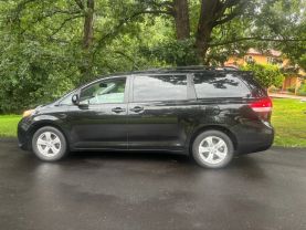 2014 Toyota Sienna - Image 5