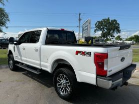 2017 Ford F250 Super Duty Crew Cab Lariat Pickup 4d 6 3/4 Ft - Image 4
