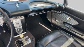 1961 CHEVROLET CORVETTE CONVERTIBLE 238 CU IN V8 C1