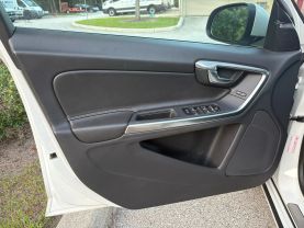 2017 VOLVO S60
