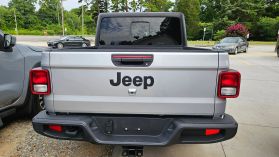 2023 Jeep Gladiator - Image 5