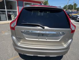 2016 VOLVO XC60 SUV 4-CYL, DRV-E SPRCHRG 2.0T T6 DRIVE-E SPORT UTILITY 4D
