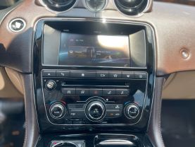 2016 Jaguar Xj - Image 12