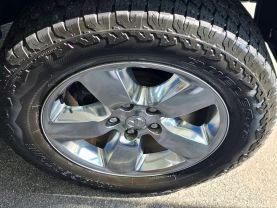2016 Ram 1500 Crew Cabbig Horn Pickup 4d 5 1/2 Ft - Image 32
