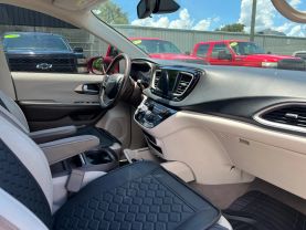 2017 CHRYSLER PACIFICA VAN V6, 3.6 LITER TOURING-L MINIVAN 4D