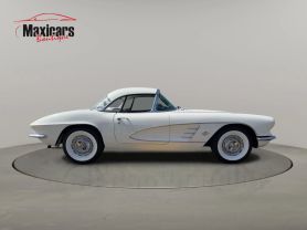 1961 CHEVROLET CORVETTE CONVERTIBLE 238 CU IN V8 C1