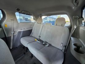 2014 Toyota Sienna - Image 10