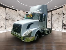 2017 VOLVO COMMERCIAL VNL