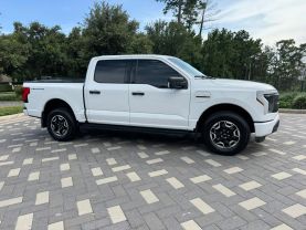 2022 FORD F150 LIGHTNING PICKUP DUAL ELECTRIC MOTORS XLT PICKUP 4D 5 1/2 FT