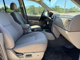 2004 JEEP GRAND CHEROKEE SUV 6-CYL, 4.0 LITER LAREDO SPORT UTILITY 4D