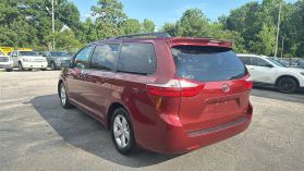 2017 Toyota Sienna - Image 7