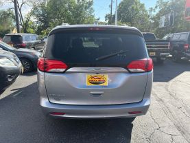 2020 CHRYSLER VOYAGER