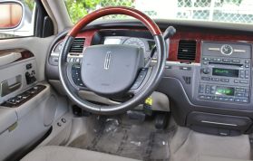2005 LINCOLN TOWN CAR